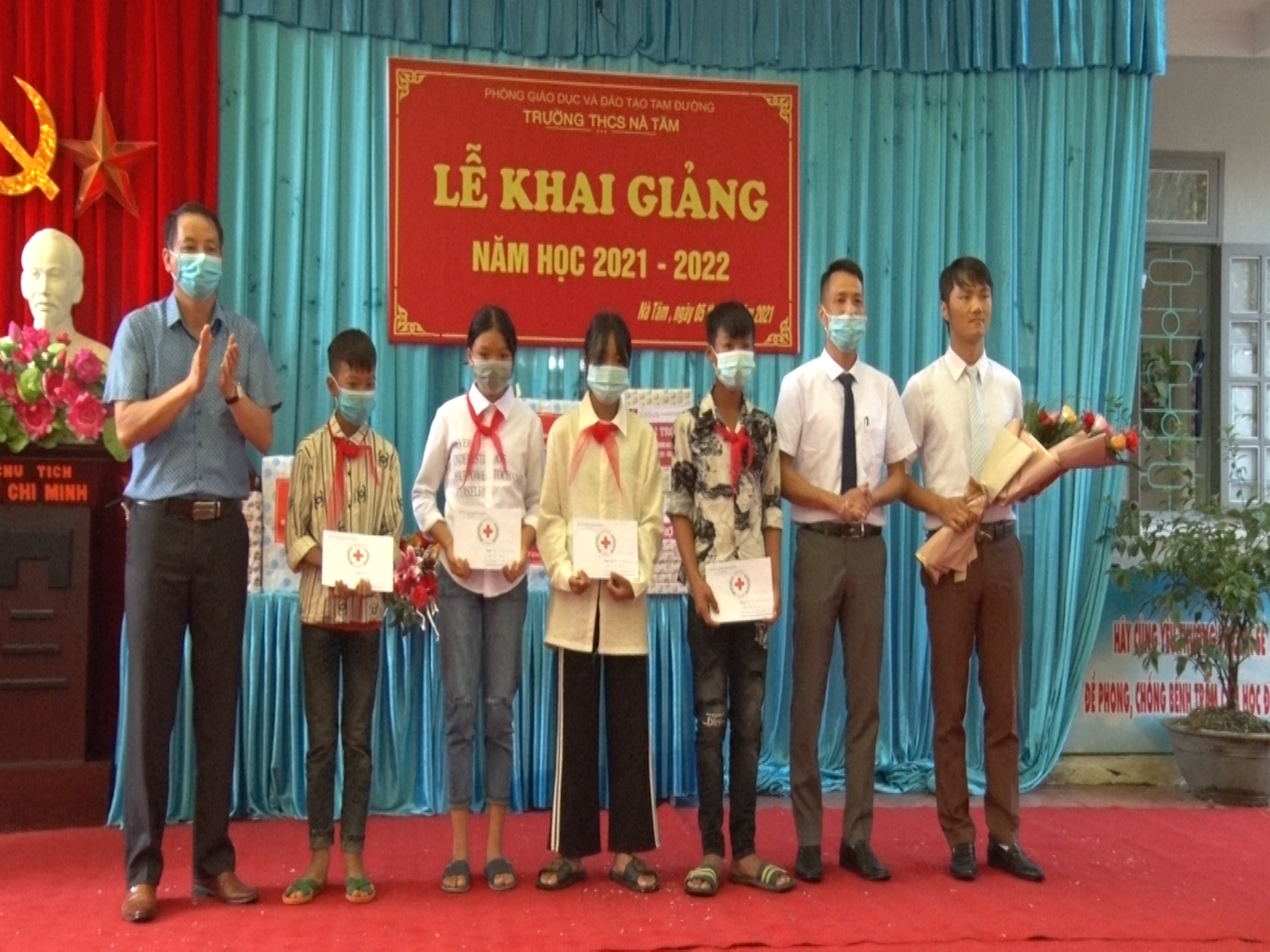 ảnh khai giảng nà tăm